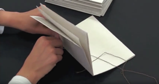 Elaboración costura de libro: costura tipo cadeneta para conservación de libros conformados por cuadernillos (2010).